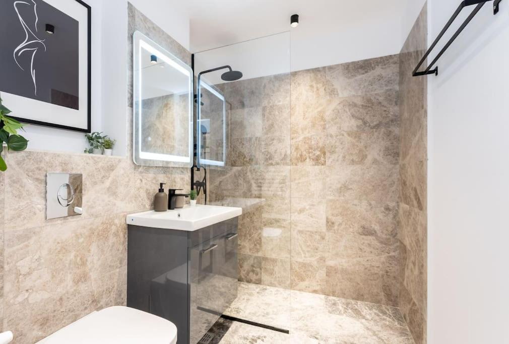 Sunny 2Br Flat - Top Location - Stunning Views Bukarest Exterior foto